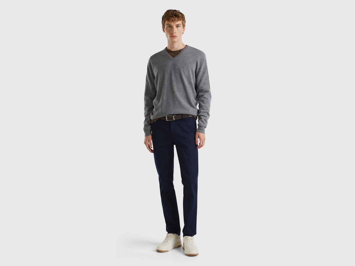 Gray V-neck sweater in pure Merino wool