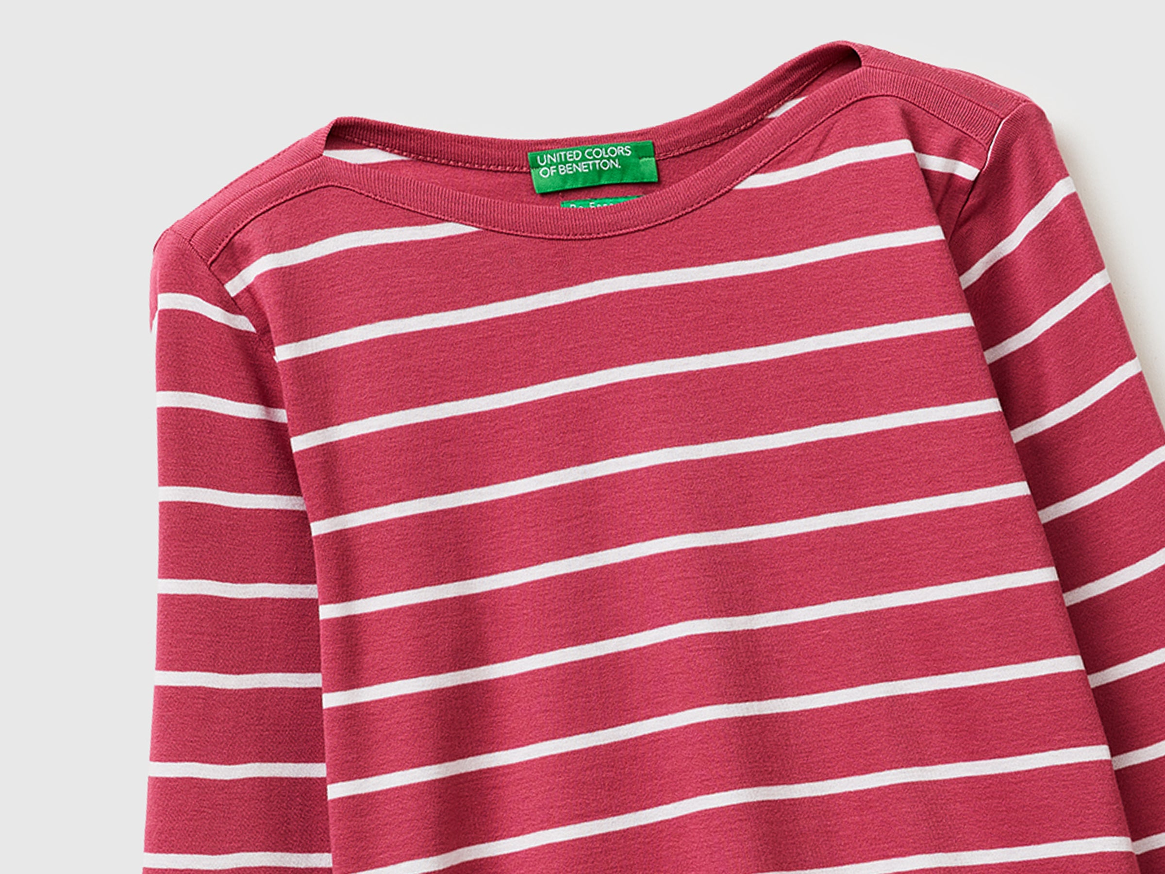 T-shirt às riscas com decote à barco - ucb_image_DS1