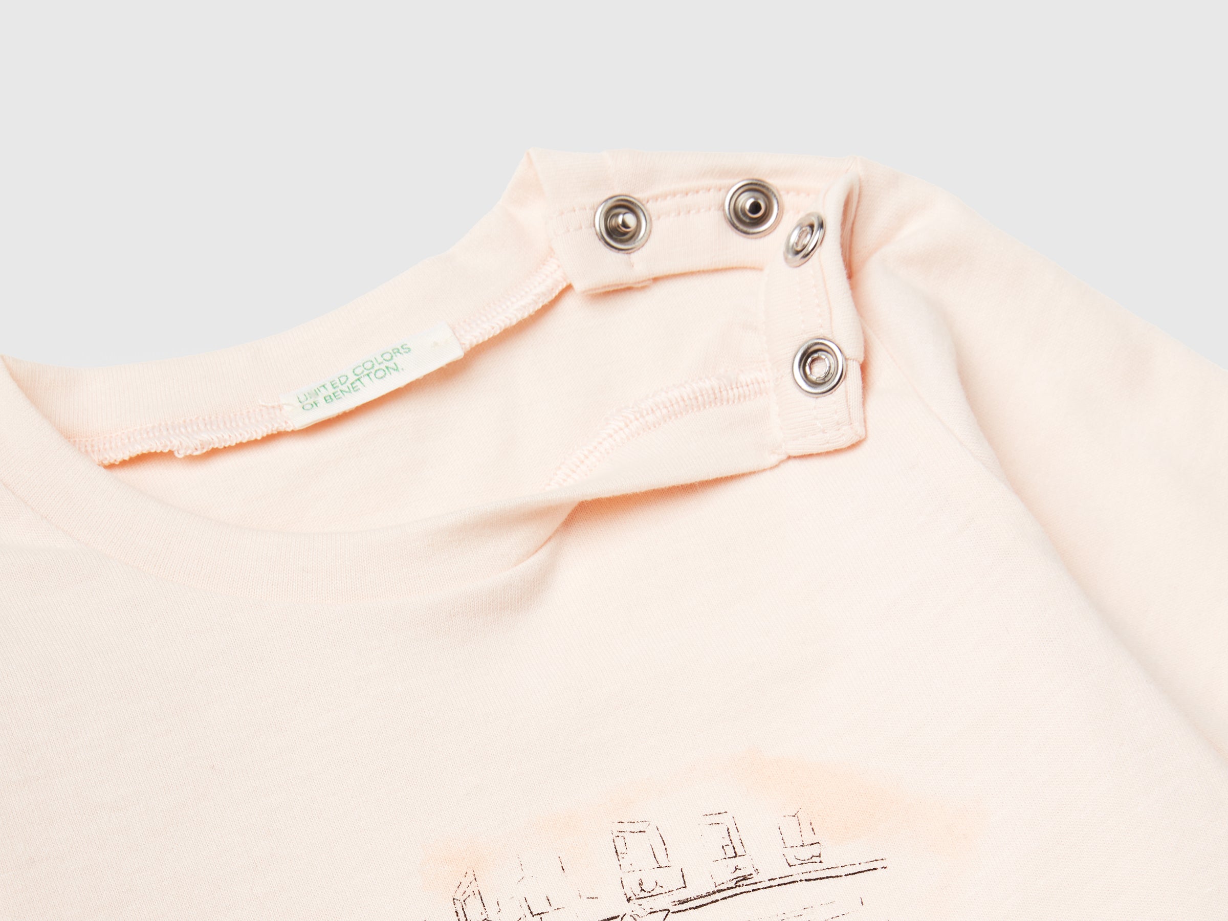 T-shirt com estampa em relevo - ucb_image_DS1