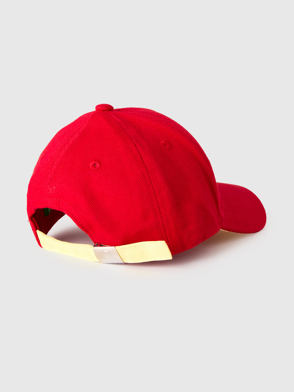 Red baseball cap with logo embroidery - ucb_image_BS