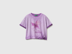Camiseta con estampado y nudo