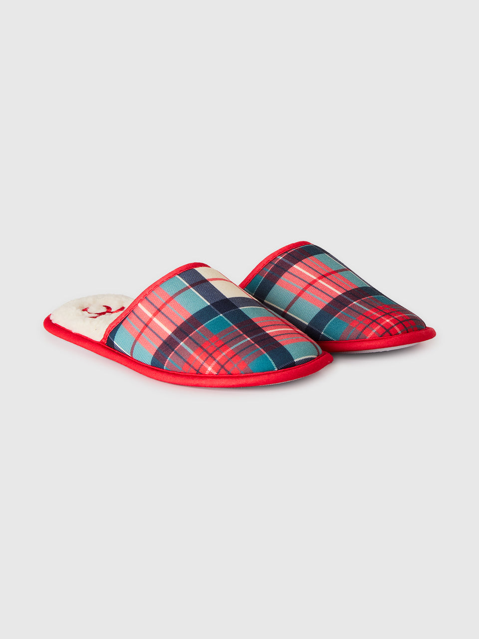 Pantufas aos quadrados - ucb_image_FS