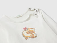 T-shirt com estampa e patch - ucb_image_DS1
