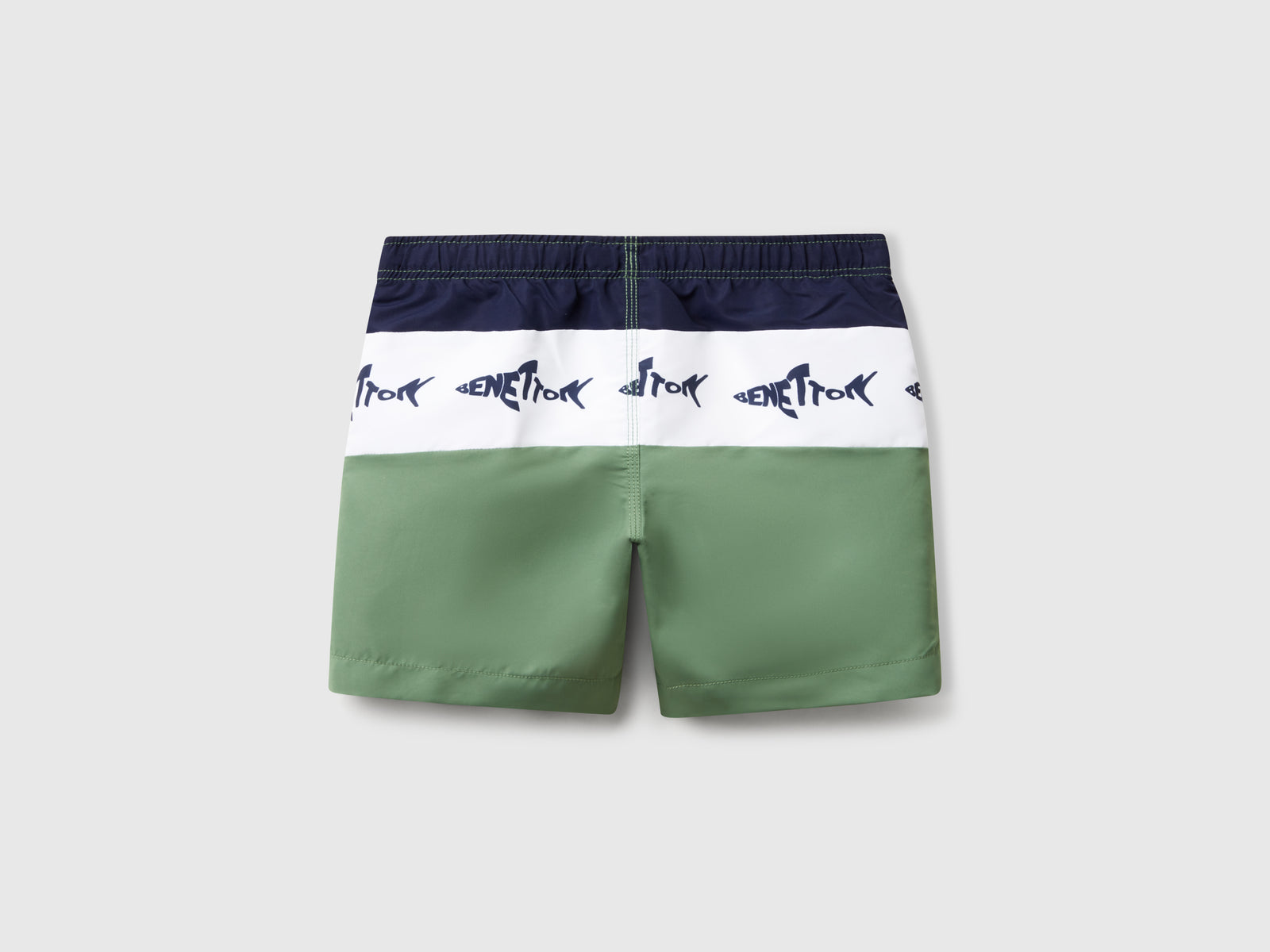 Boxers de banho com estampa de tubarões - ucb_image_BS