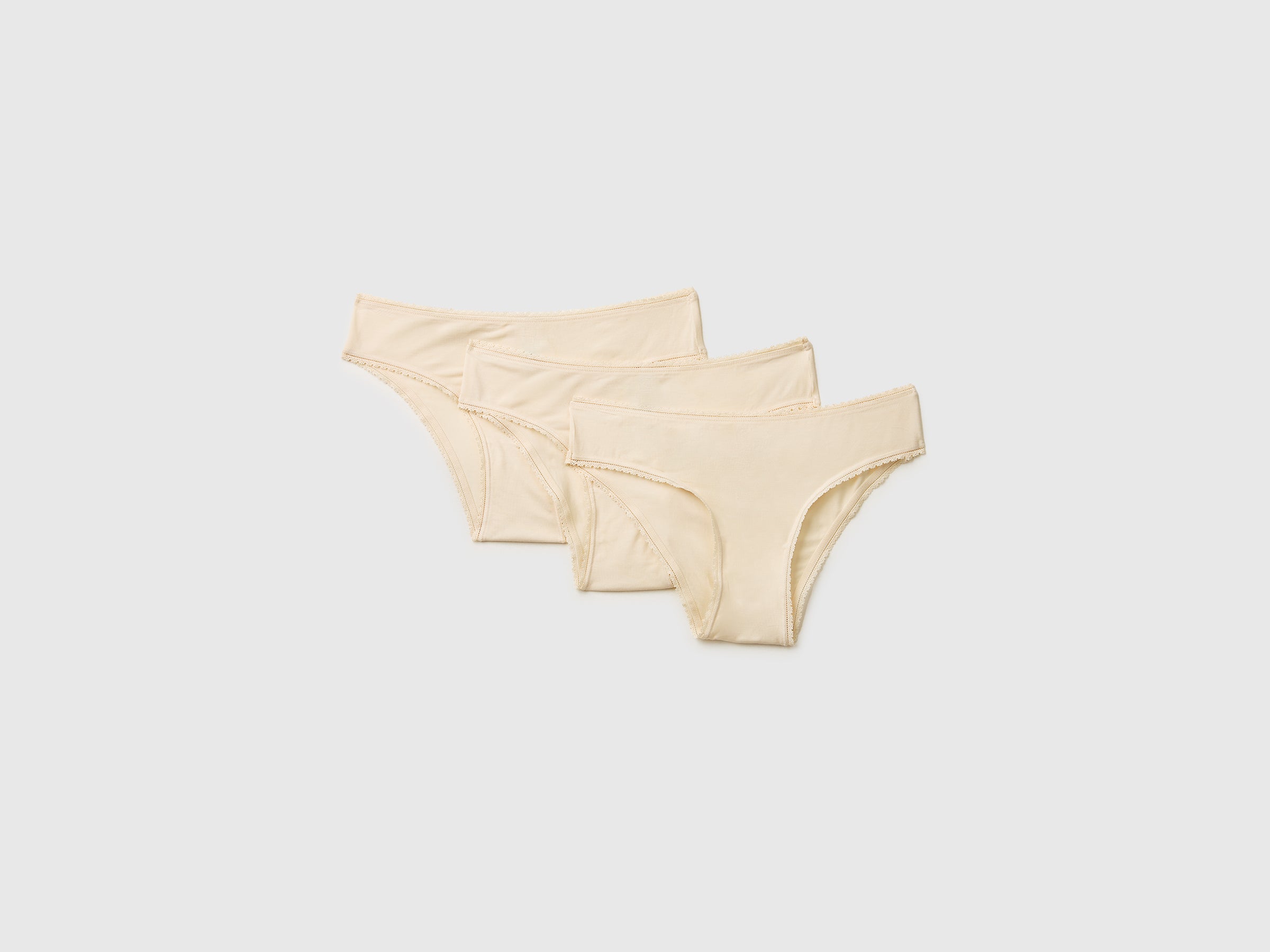 Three briefs in stretch Modal - ucb_image_FS