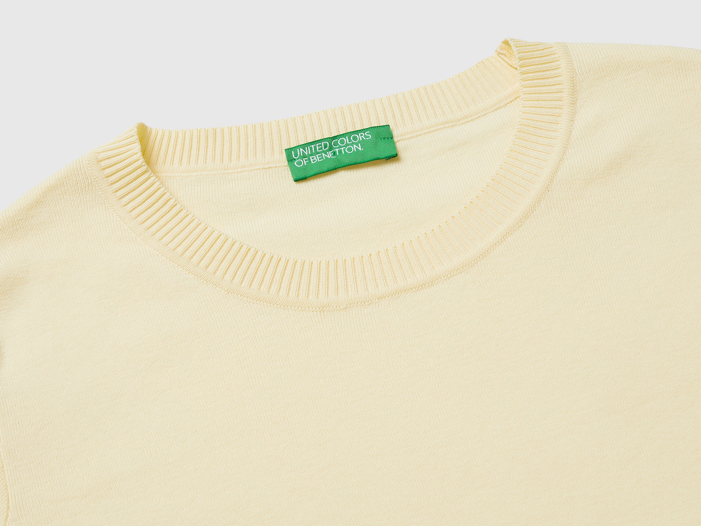 Light yellow sweater with short sleeves - ucb_image_DS1