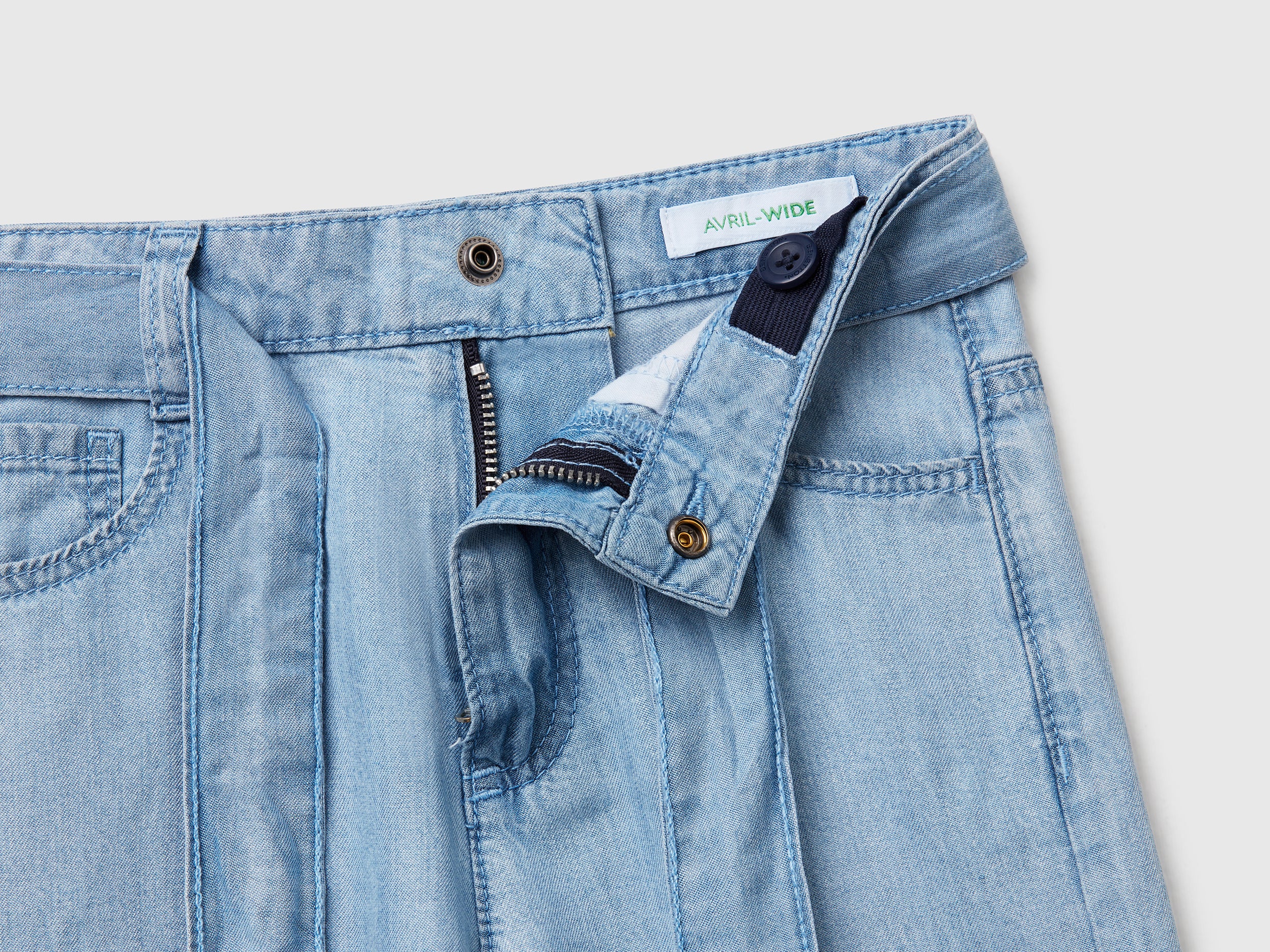 Wide fit trousers with belt - ucb_image_DS1