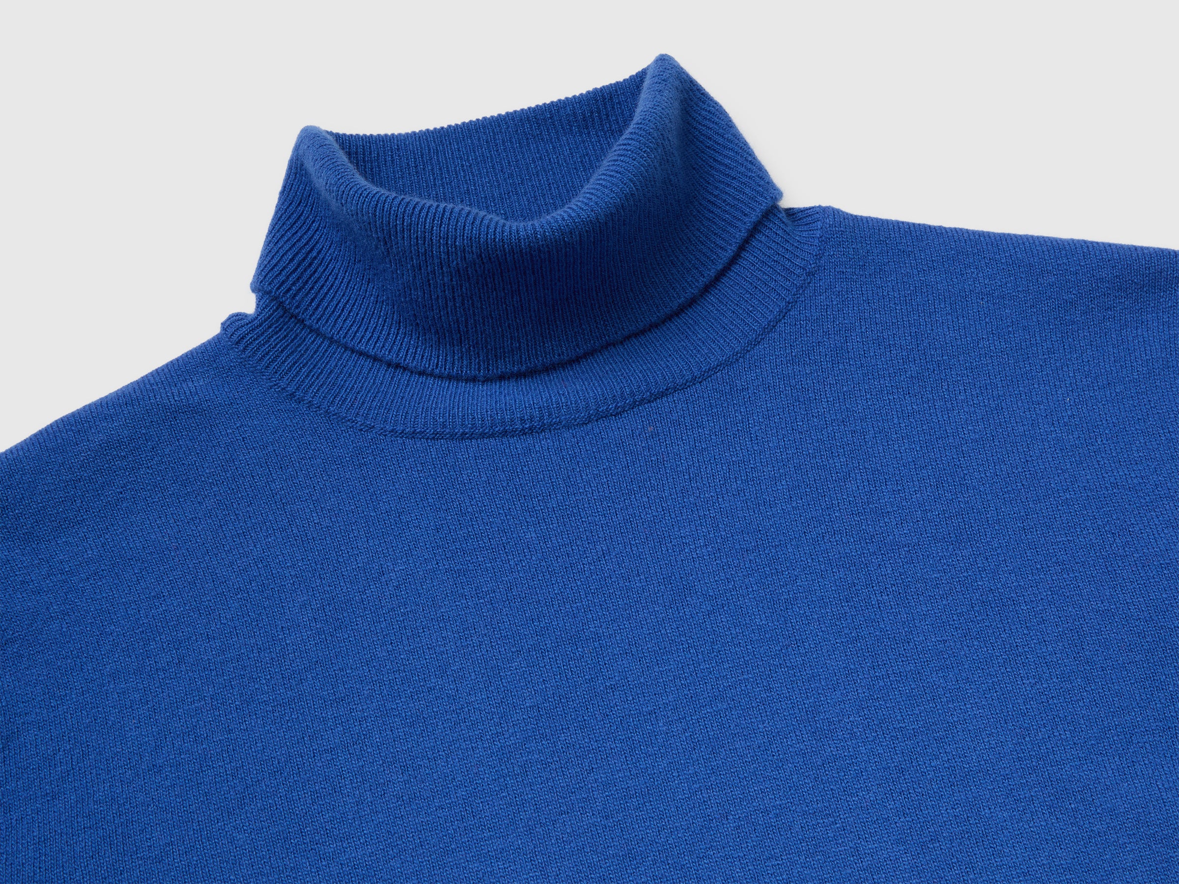 100% Merino wool turtleneck