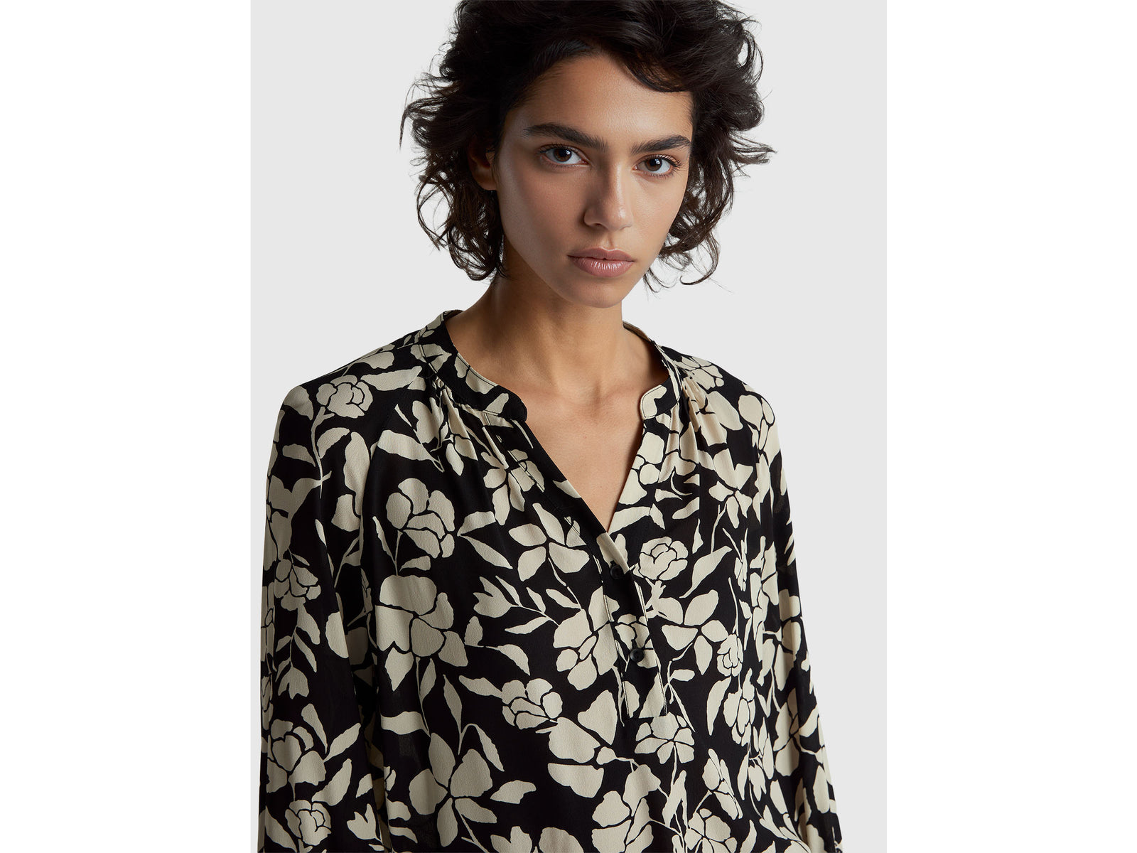 Mandarin blouse with floral print
