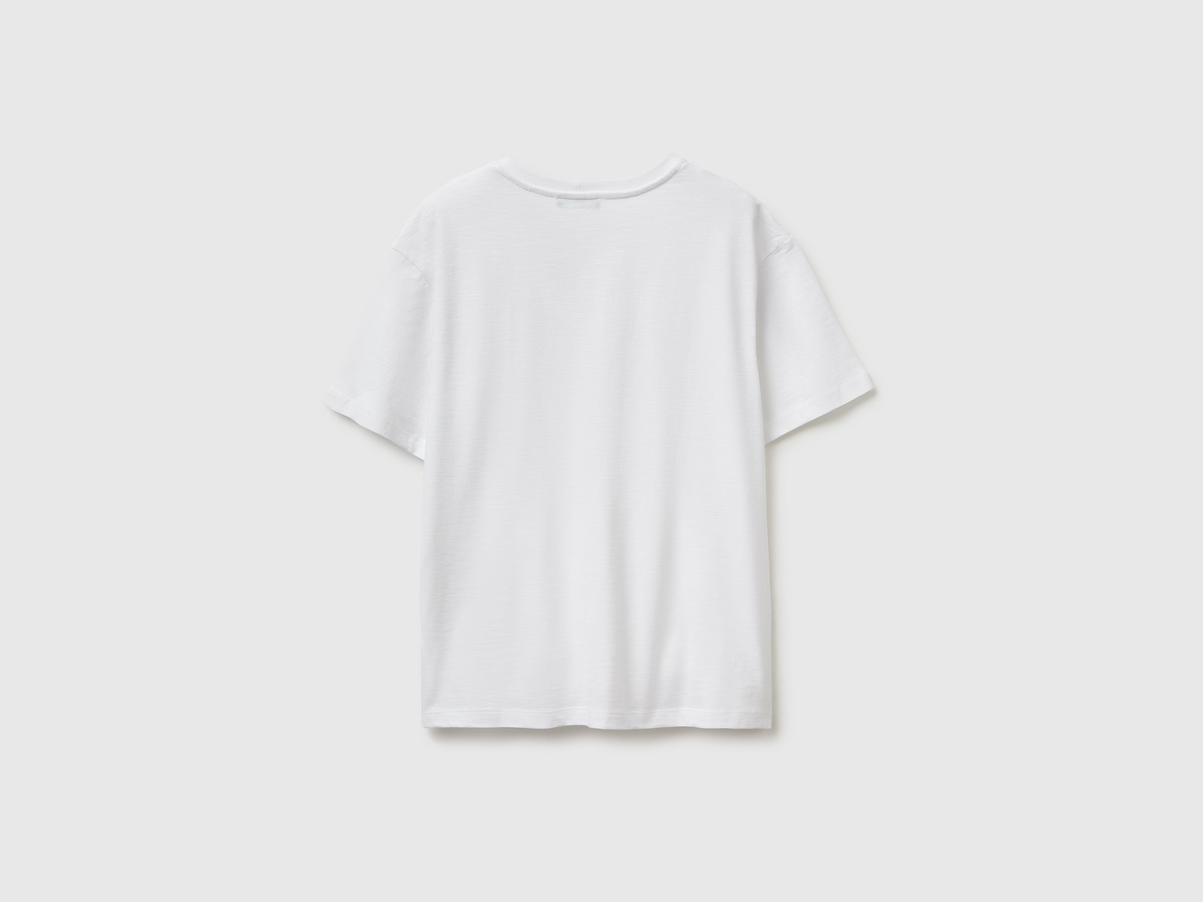V-neck t-shirt in lightweight cotton - ucb_image_BS