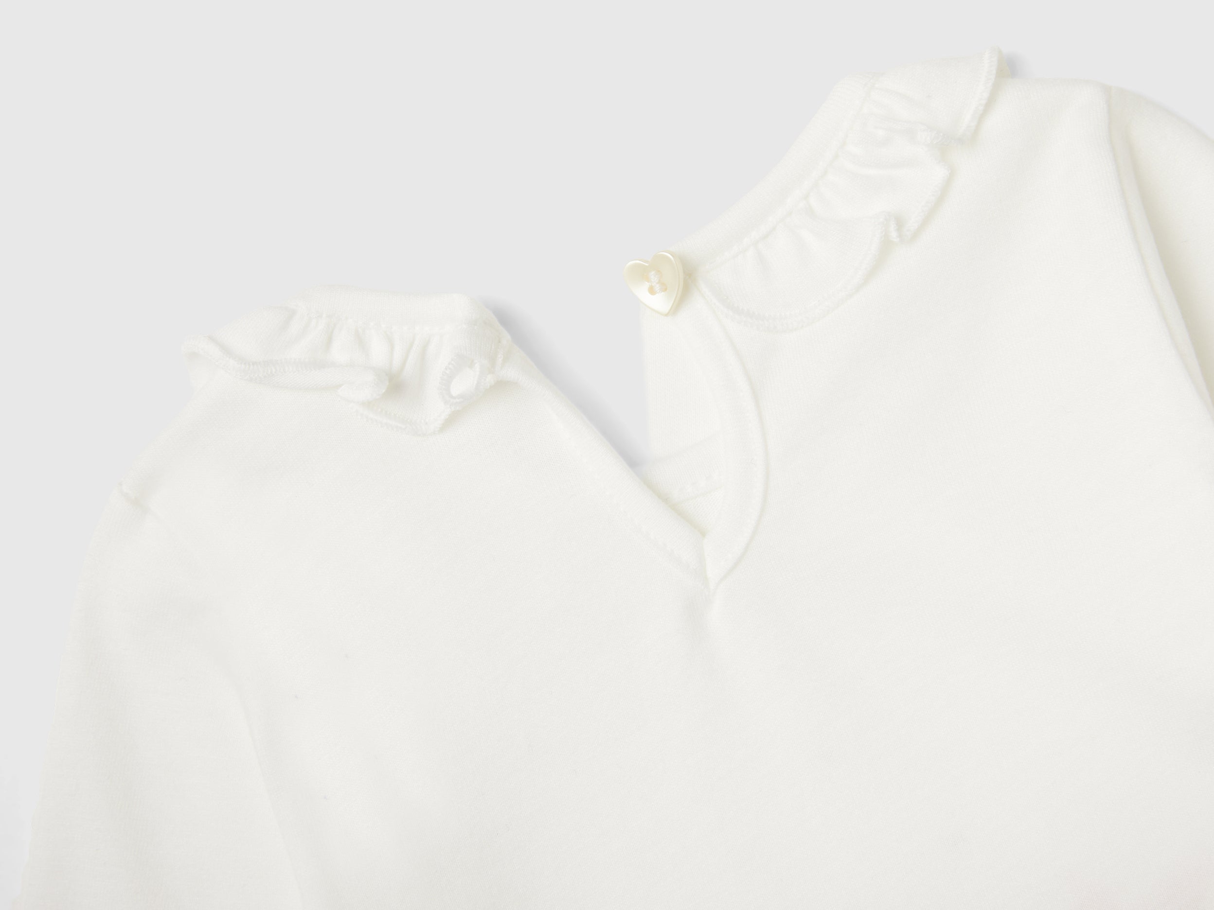 T-shirt com folhos na gola - ucb_image_DS1