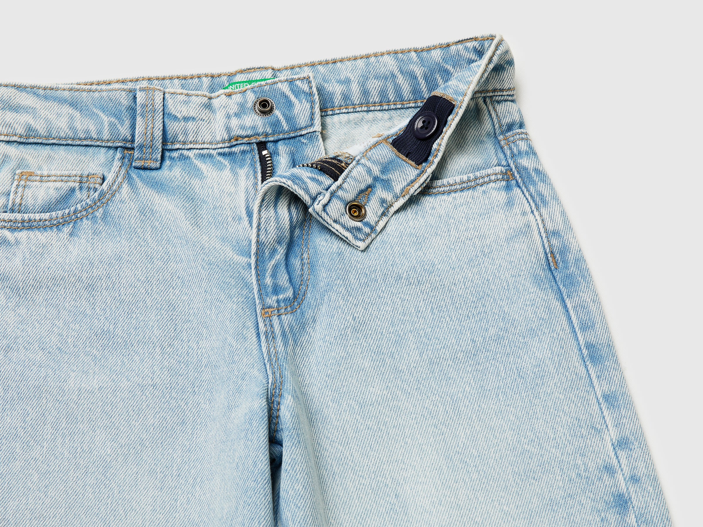 Jeans with cherry embroidery - ucb_image_DS1