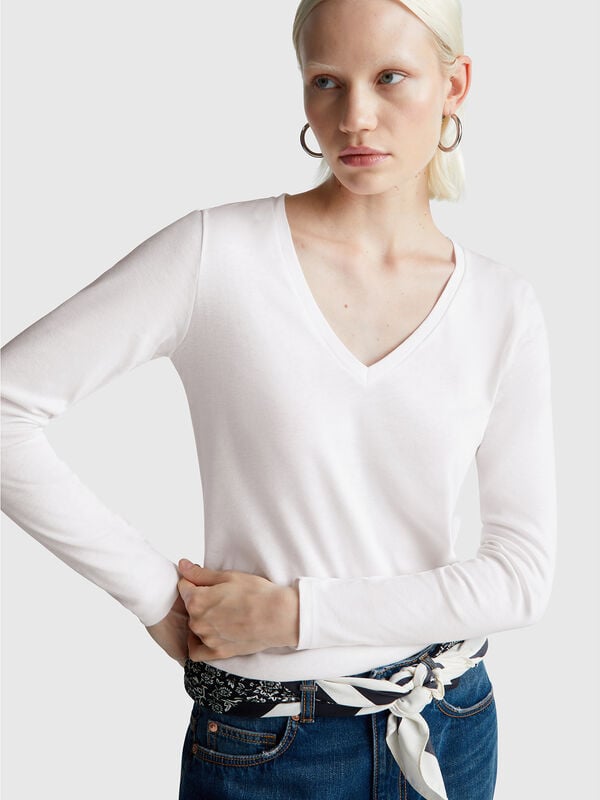 Camiseta blanca con cuello en V Mujer