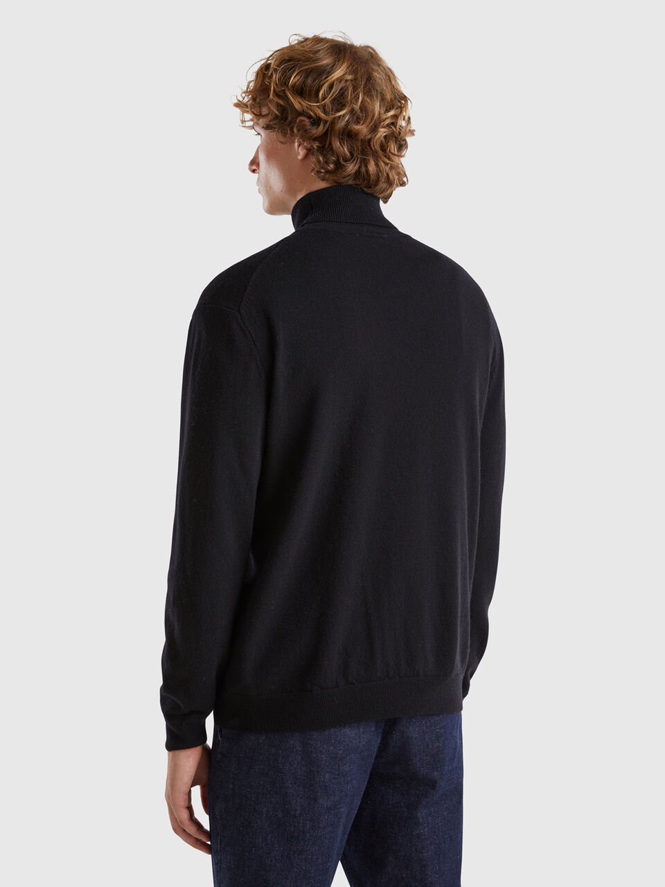 TURTLE NECK SWEATER Hombre image number null