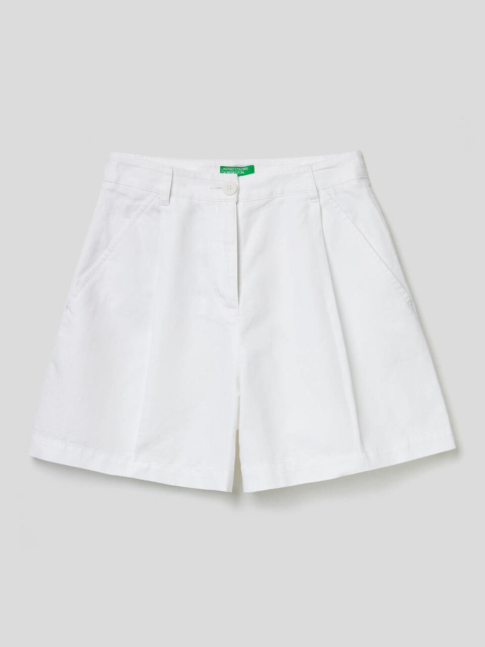 Pantalón corto con pernera amplia confeccionado en mezcla de lino image number 1