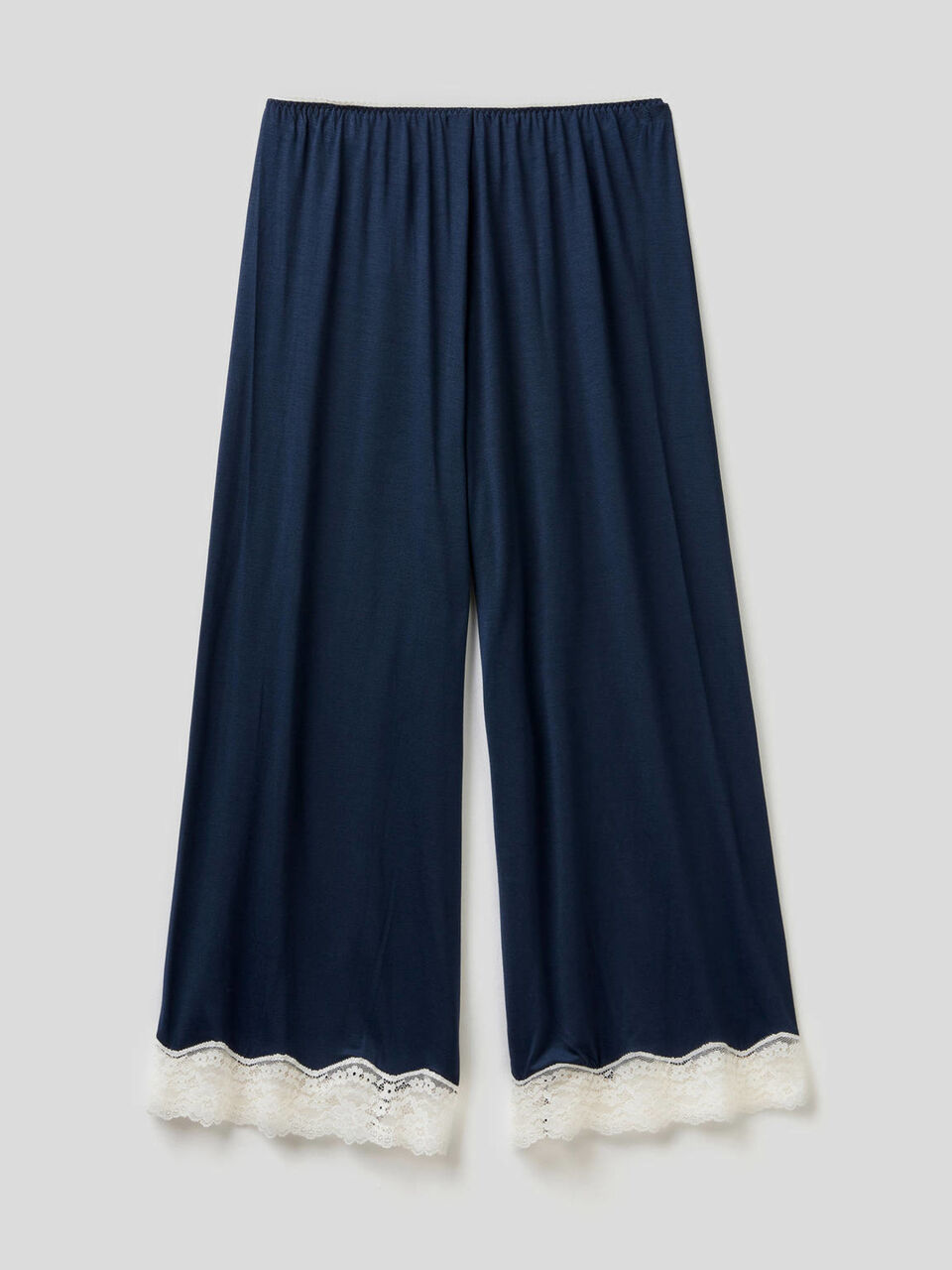 Pantalón cropped con detalles de encaje image number 2