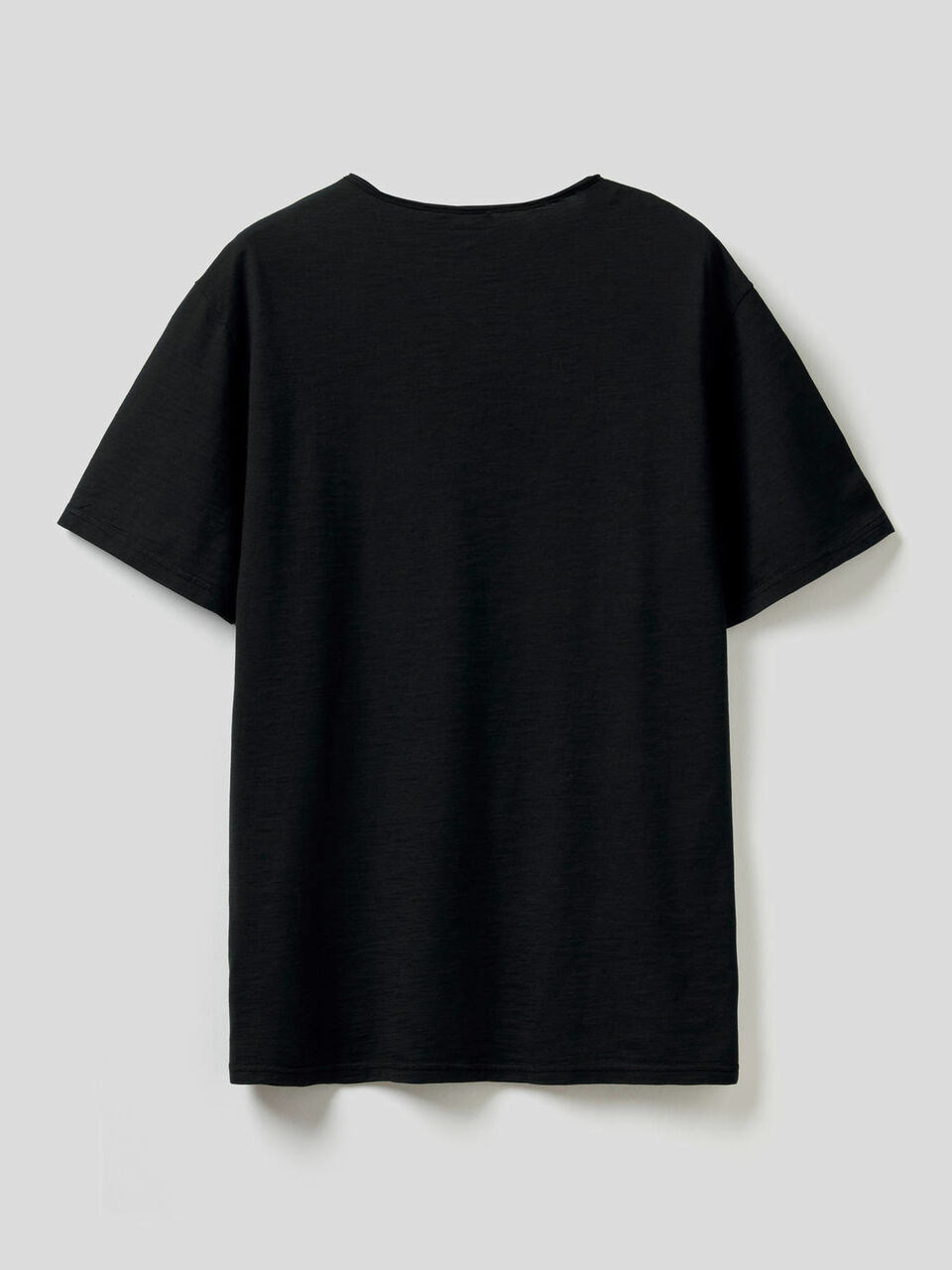 Camiseta de 100% algodón con escote de pico image number 2