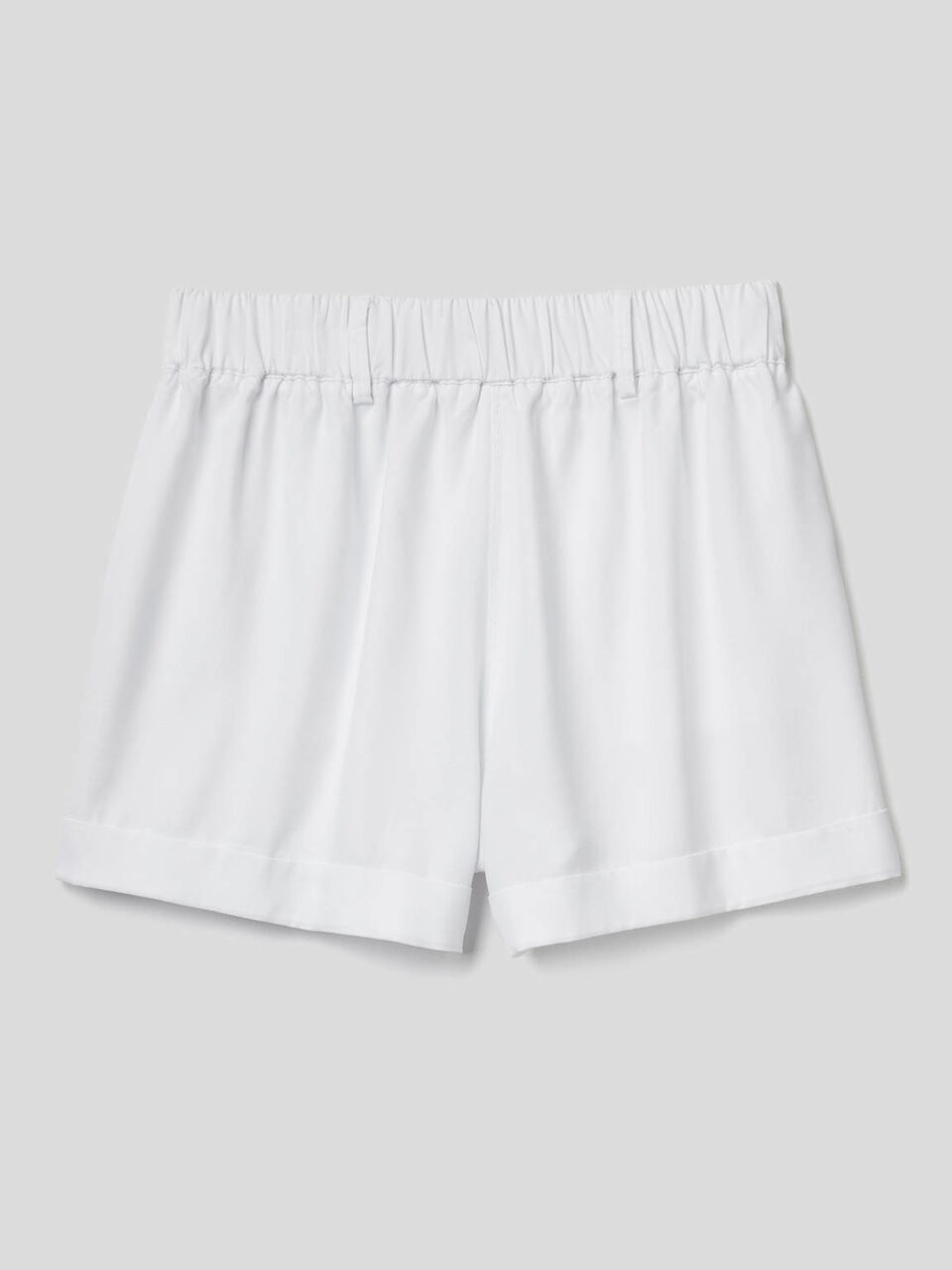 Pantalón corto liso con vuelta image number 2