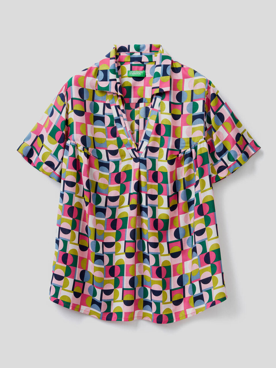 Camisa de manga corta con escote de pico image number 1