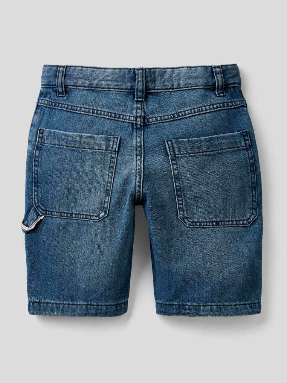 Pantalón corto en denim de 100% algodón image number 2