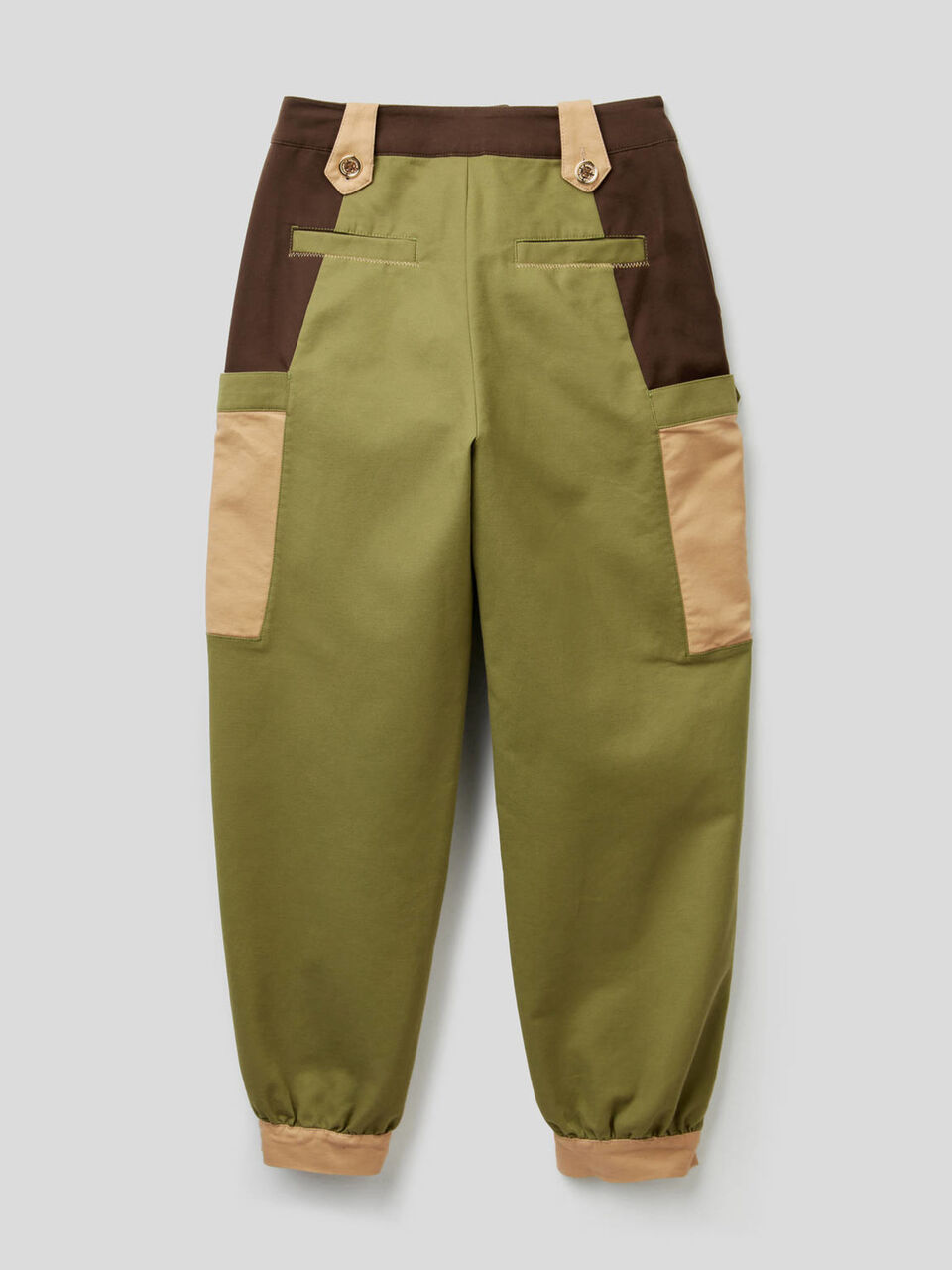 Pantalón cropped con maxibolsillos image number null