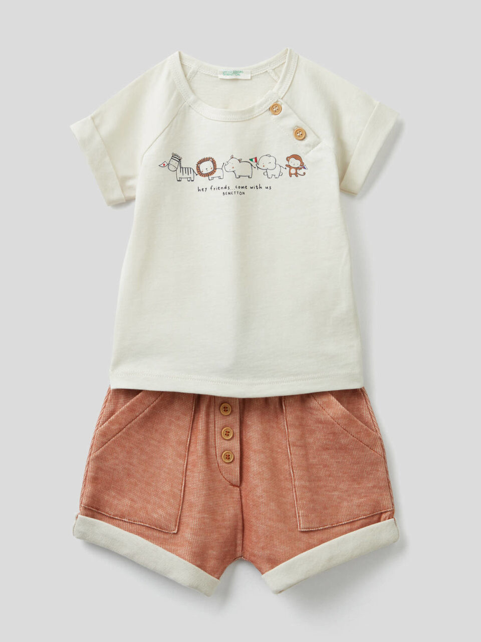 Conjunto de camiseta y pantalón corto image number null