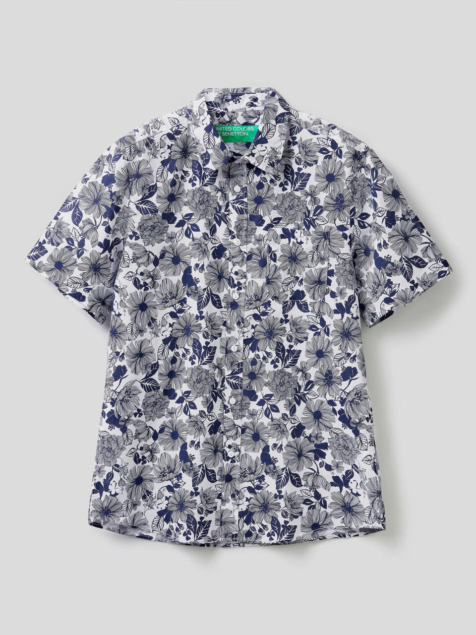 Camisa de manga corta con estampado botánico image number 1