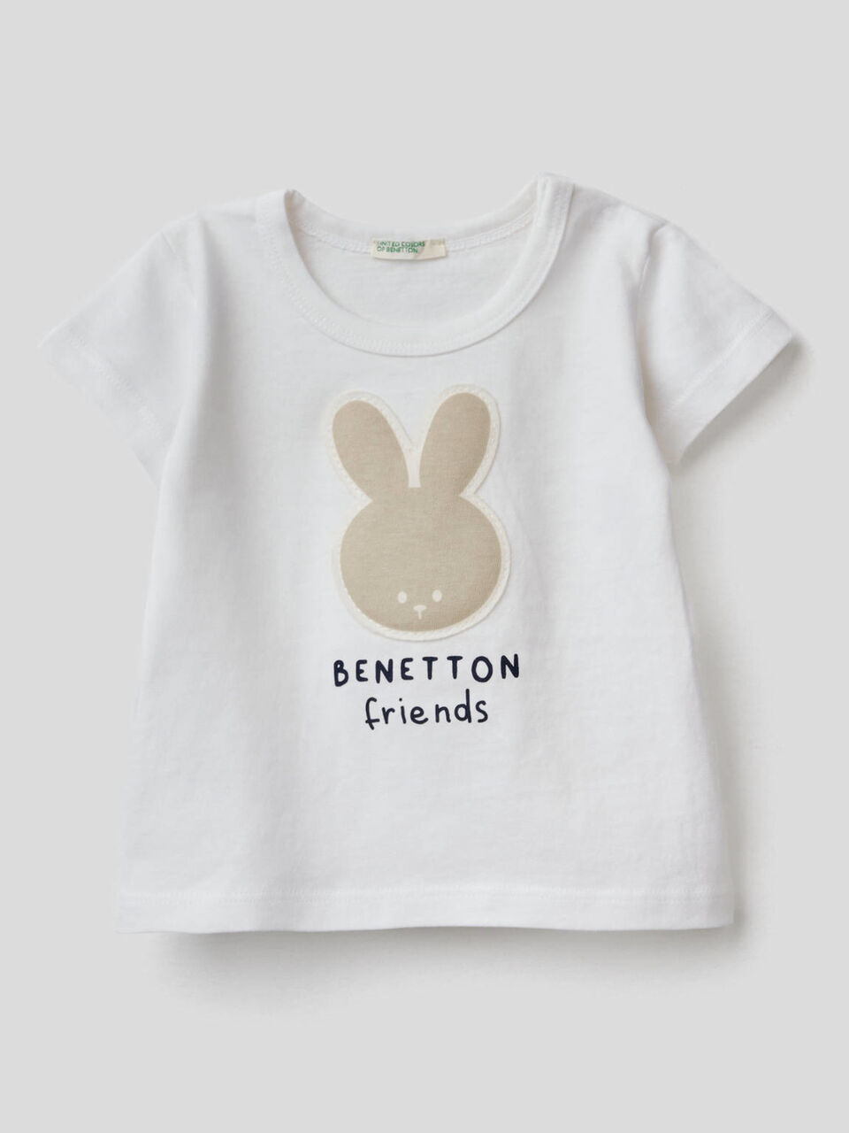 Camiseta con parche y estampado image number 1