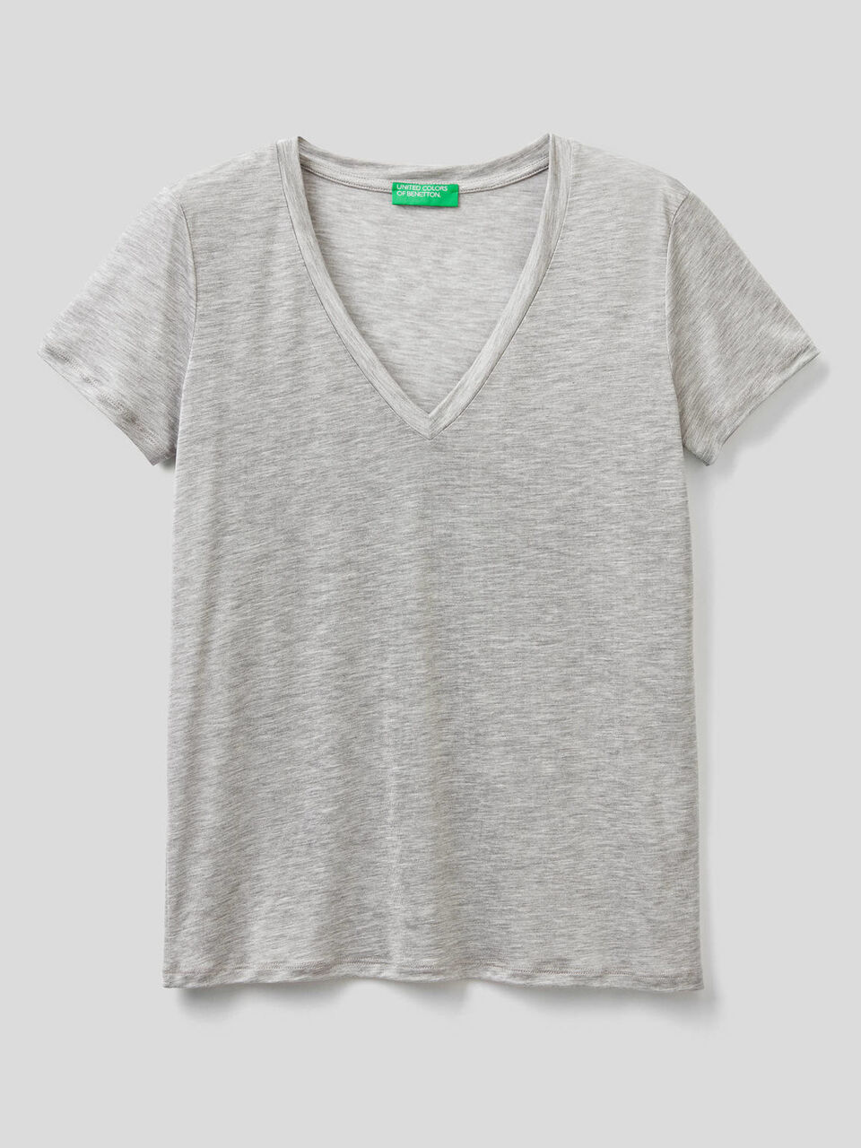 Camiseta con escote de pico image number 1