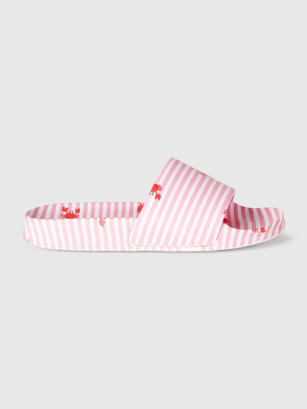 Pantuflas de rayas rosas con cangrejos Niño