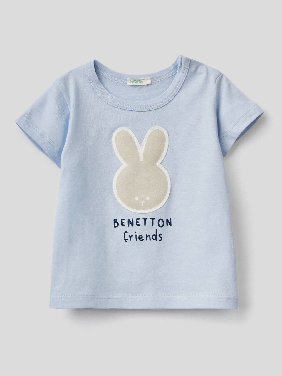 Camiseta con parche y estampado image number 1