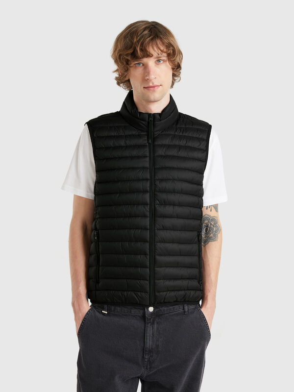 Chaqueta sin mangas de corte regular con acolchado  Hombre