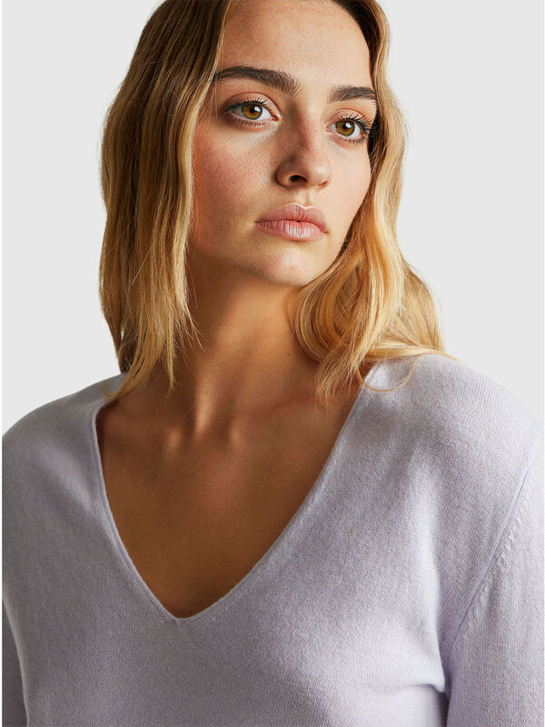 Suéter lila de cuello en V en pura lana merino Mujer