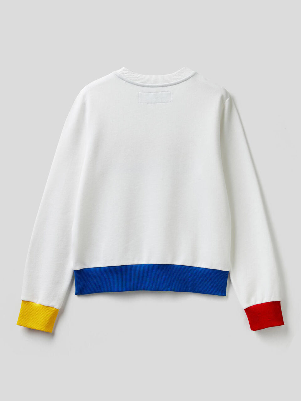 Sudadera con bordado y detalles a contraste image number 2