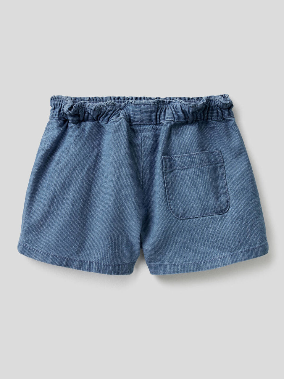 Pantalón corto en denim de rayas image number 2