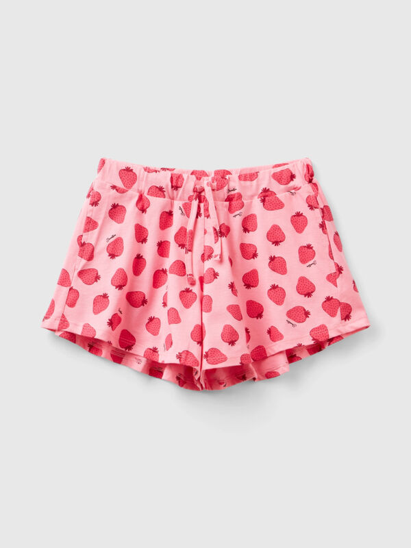 Pantalón corto rosa con estampado de fresas Niña