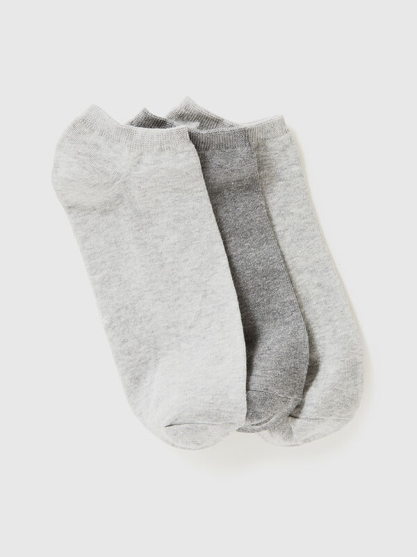 Tres pares de calcetines cortos