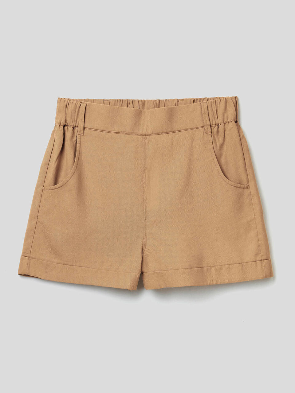 Pantalón corto liso con vuelta image number 1