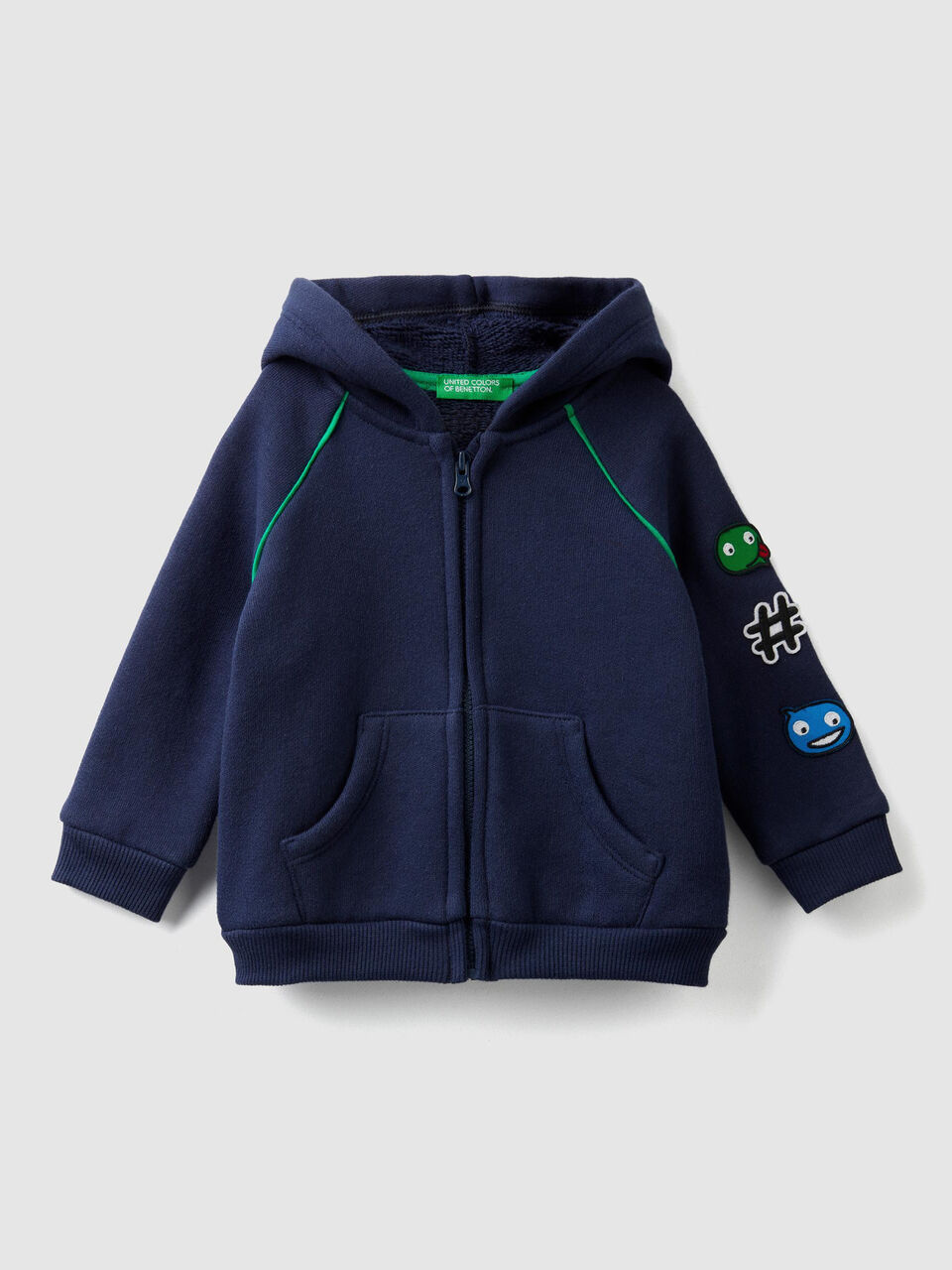Sudadera con capucha y parche image number 1
