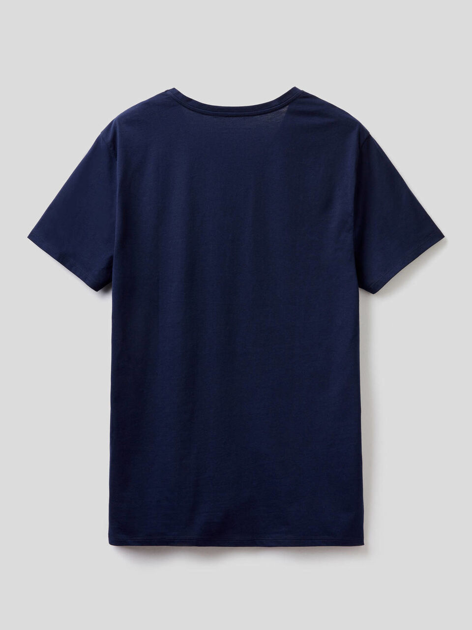 Camiseta de 100% algodón con escote de pico image number 2