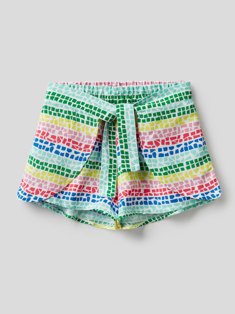 Pantalón corto fluido con estampado image number 1