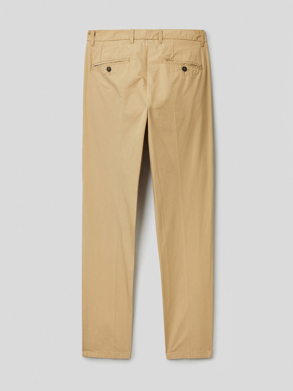 Chinos slim fit de algodón ligero image number 2