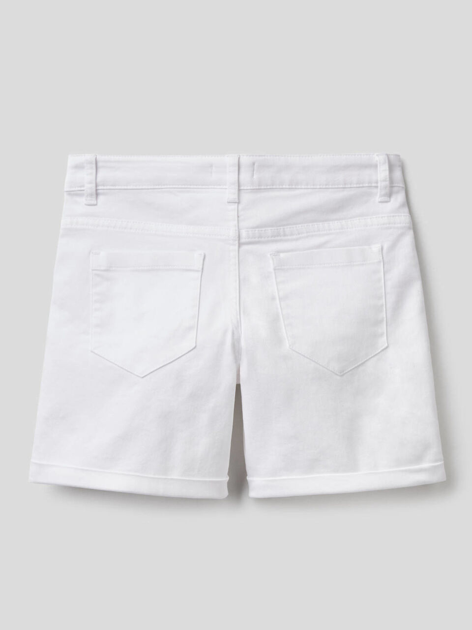 Pantalón corto liso con cinco bolsillos image number 2
