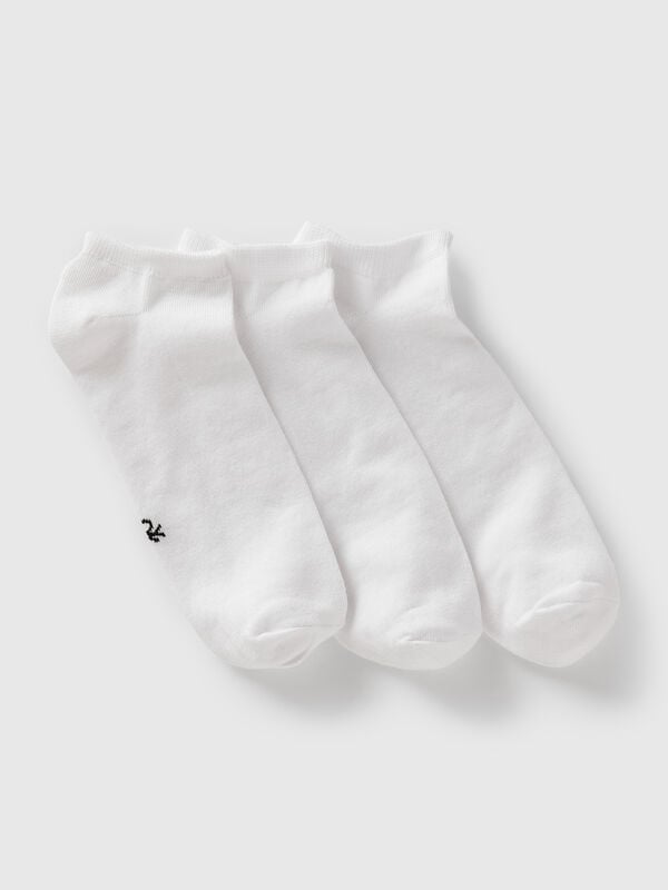 Tres pares de calcetines cortos