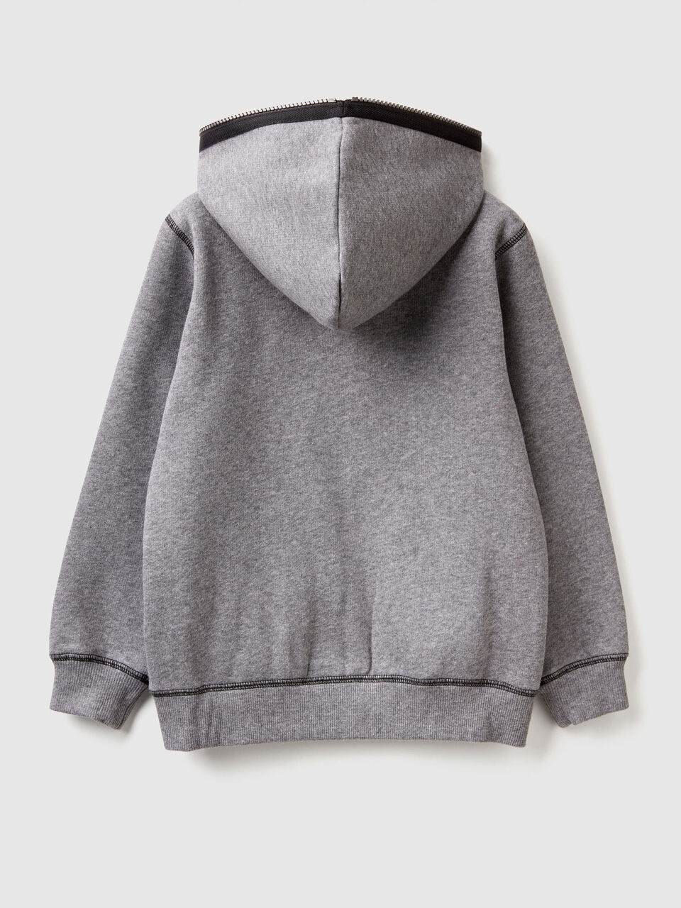 Sudadera con capucha y texto image number 2