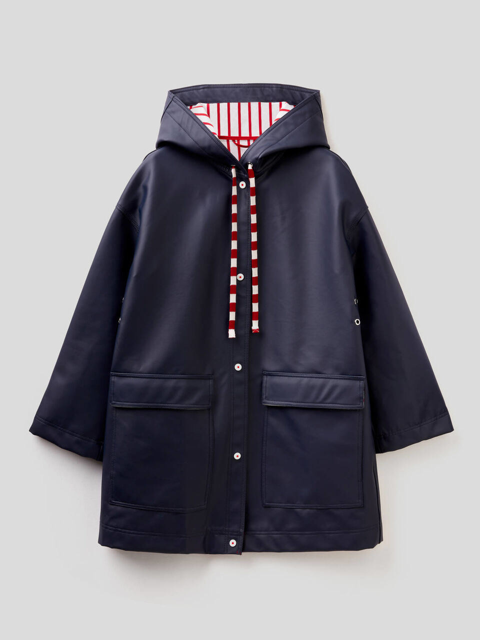 Impermeable con capucha image number 1