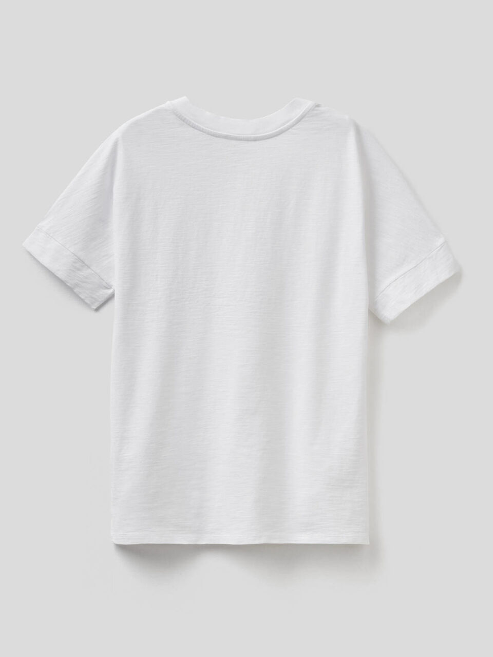 Camiseta de 100 % algodón con escote de pico image number 2