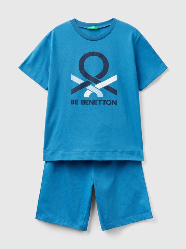 Pijama corto azul oscuro con logotipo Niño