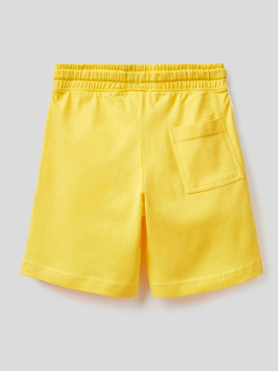 Bermudas con banda lateral image number 2