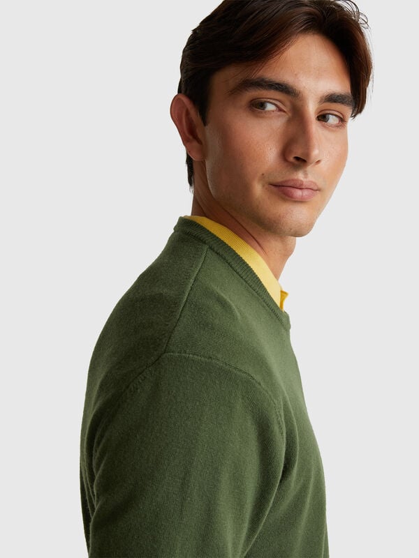 Suéter de cuello redondo verde oliva en pura lana merino Hombre